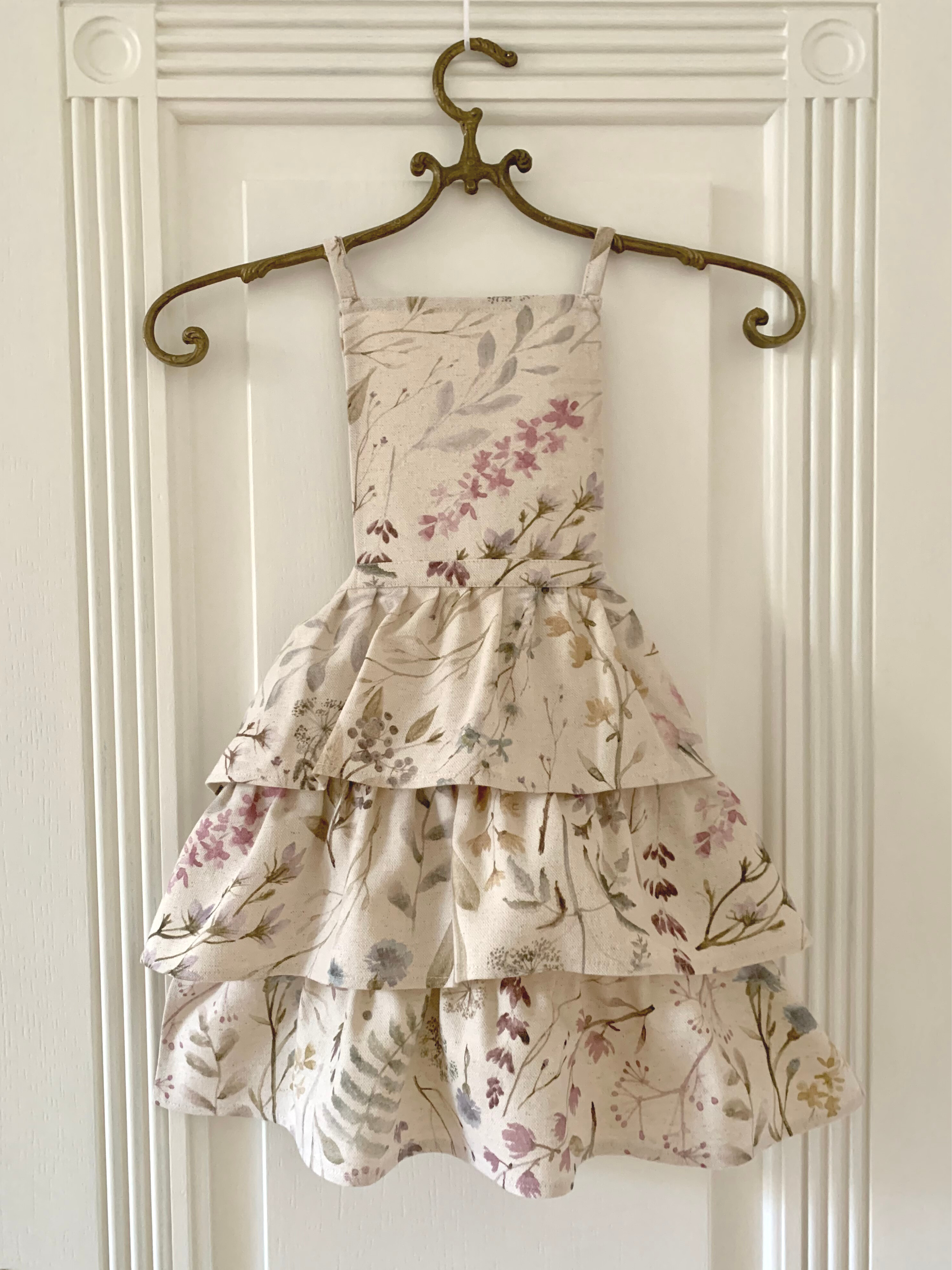 Forklæde til børn med flæser, bomuld-hør-blanding, printet, Aitana kollektion